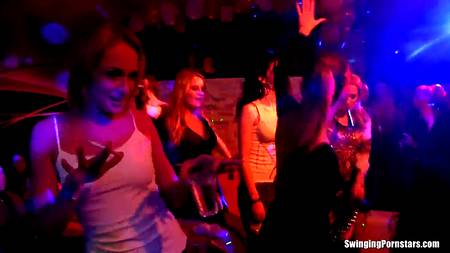 Головокружительная порно вечеринка с очень красивыми девушками
