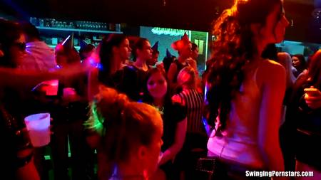 Головокружительная порно вечеринка с очень красивыми девушками