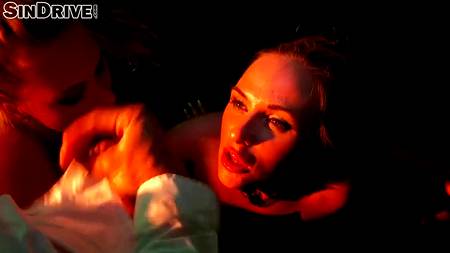 Накаченные парни оприходовали в ночном клубе толпу голодных сучек