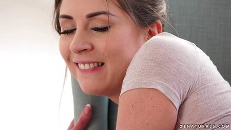 Опытный любовник красиво ебет в попку грудастую стройную девушку