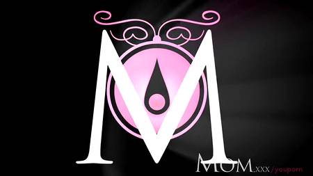 Мужественный распутник трахает рачком доступную девчонку