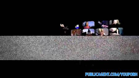 Блондинка познакомилась на улице с парнем и пошла трахаться