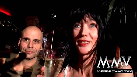 Женщины устроили оргию с накачанными и мужественными клиентами