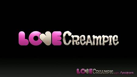 Зрелый мужчина здорово прошелся по дыркам брюнеточки