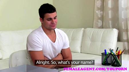 Блондинка соблазнила парня на кастинге