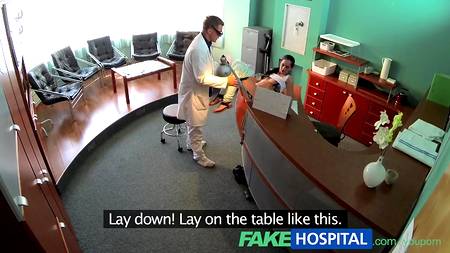 Доктор снял на скрытую камеру интимные отношения с пациенткой