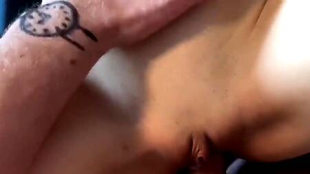 Русский мужчина отымел на работе сексапильную взяточницу в униформе