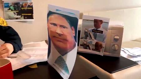 Русский мужчина отымел на работе сексапильную взяточницу в униформе