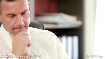 Секретарша в очках соблазнила начальника