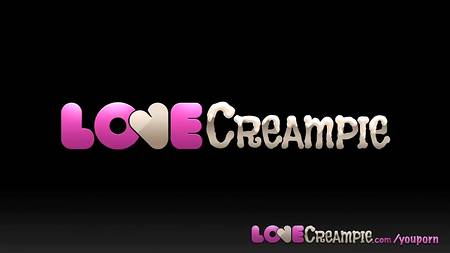 Мужчина накончал в пилотку своей спутницы