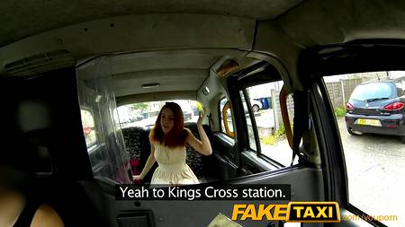 Рыжая телочка рассчиталась с таксистом своим сладким телом