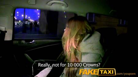 Красивая студентка балуется с таксистом