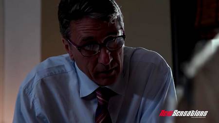 Старый преподаватель отымел на уроке сексапильную молодую студентку