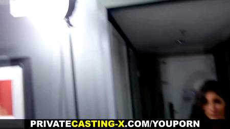 Мужчина устроил в гостиничном номере интересный кастинг