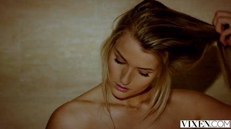 Кончил в рот голубоглазой блондиночке с шикарной большой задницей