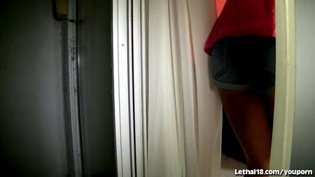 Красотка пробудила мужика классным минетом