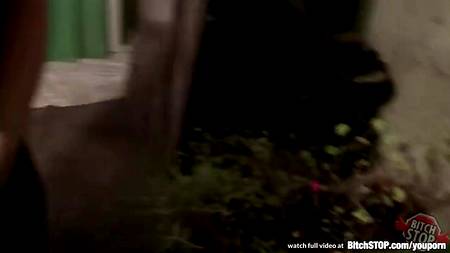 Водитель красиво развел незнакомку на секс