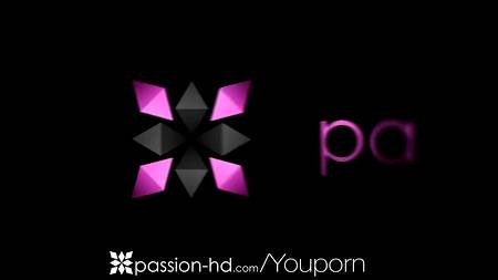 Милая блонда отдалась приятному ухажеру