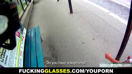 Садовник уговорил девочку потрахаться