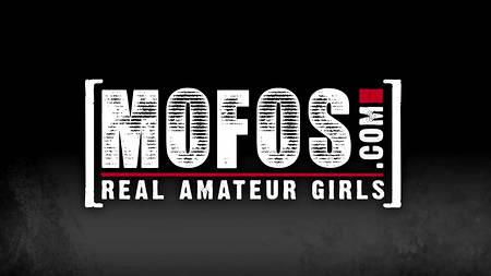 Шлюшка потрахалась в туалете с незнакомцем