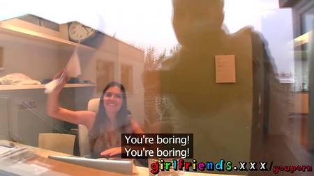 Телки отвлеклись на сексуальный перерыв