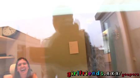 Телки отвлеклись на сексуальный перерыв