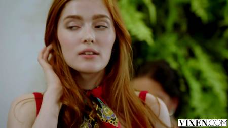 Начальник кончил на язычок оттраханной молодой рыжей девице