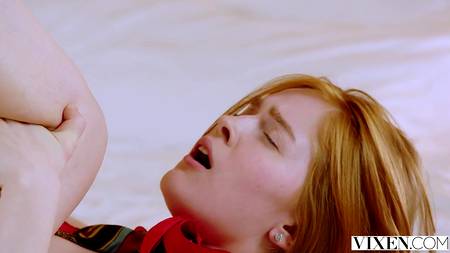 Начальник кончил на язычок оттраханной молодой рыжей девице