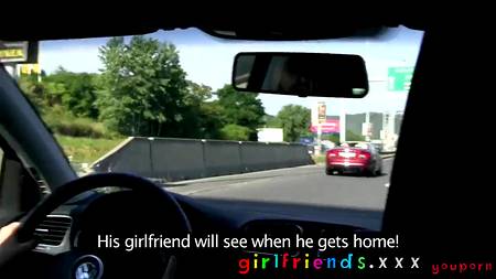 Две подружки сняли видео домашнего секса в спальне