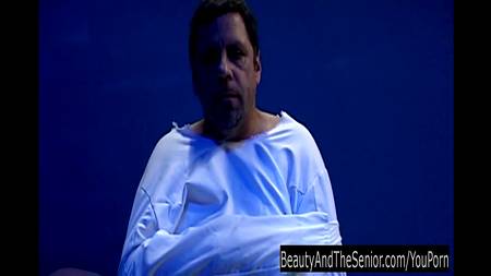 Стройная девушка отдается парню после куннилингуса