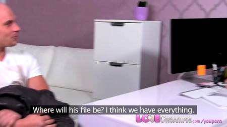 Лысый мужик поставил раком подругу и довел ее до эйфории