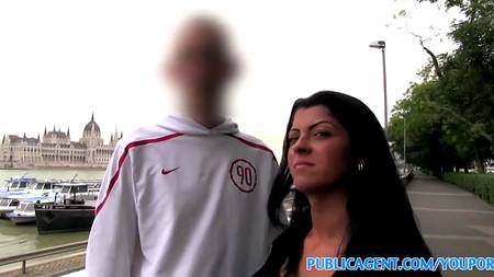 В молодую потаскушку обильно кончили в конце дикого траха