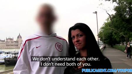 В молодую потаскушку обильно кончили в конце дикого траха