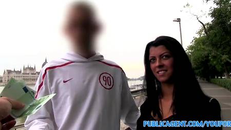 В молодую потаскушку обильно кончили в конце дикого траха