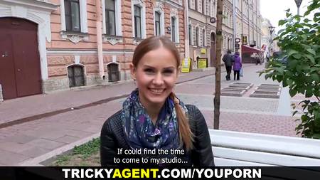 Агент провел кастинг русской красавицы на роль в порно фильме