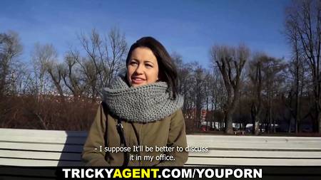 Брюнетка на кастинге снялась в очень откровенном фильме