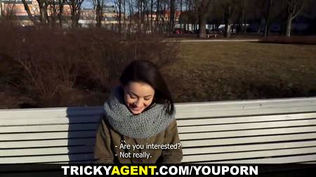 Брюнетка на кастинге снялась в очень откровенном фильме