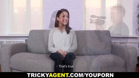 Брюнетка на кастинге снялась в очень откровенном фильме