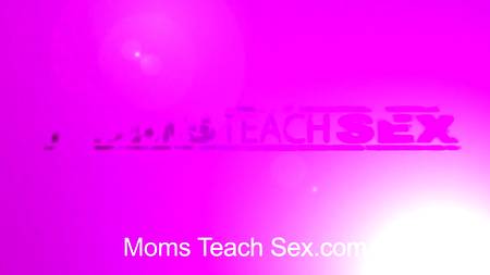 Лучшие подружки захотели провести вечер с горячим мужиком