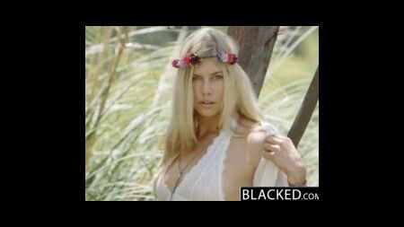 Блондинка нашла классного чернокожего любовника