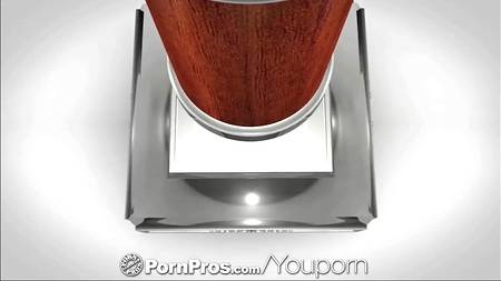 Классная соска получила на лицо порцию густого семени