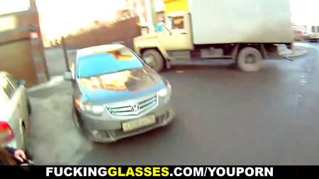 Молодая девушка решила подзаработать на интиме