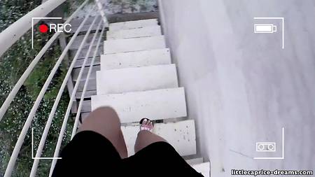 Красивое лесбийское порно у бассейна с худенькими девушками