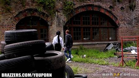 Жаркий секс после удачного побега из тюрьмы