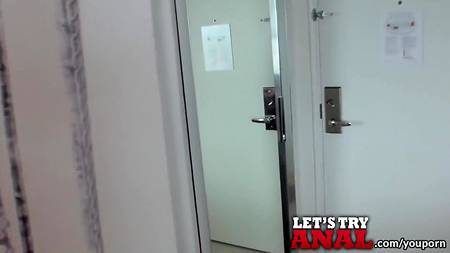 Красивая студентка снимает с бойфрендом любительское видео