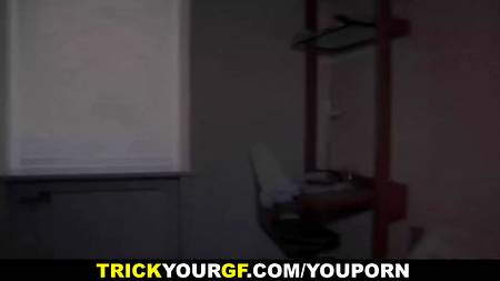 Накачанный красавчик занялся сексом с девушкой своего друга