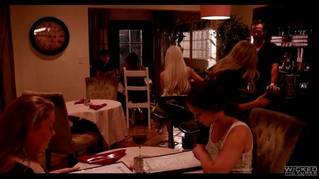 Грудастая милфа наслаждается большим членом мускулистого негра