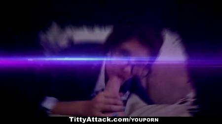 Темноволосая проститутка согласилась на жесткий секс с клиентом