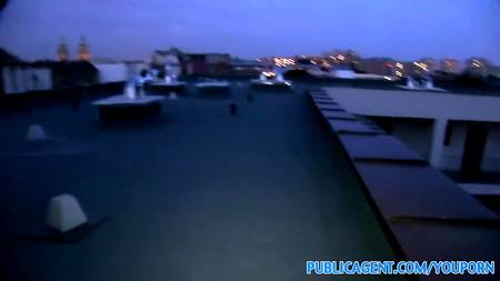 Красивая девушка вечером познакомилась с озабоченным туристом