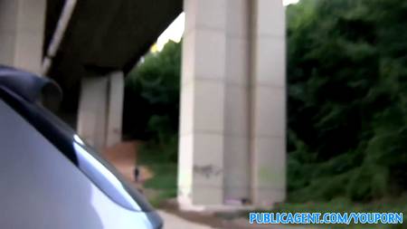 Запикапил на автомобиле безотказную в сексе красотку